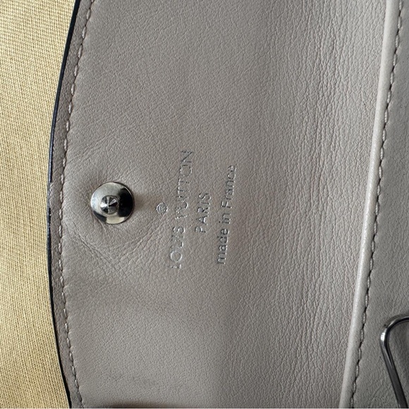 Louis Vuitton Light Blue Mahina Key Holder - Picture 6 of 8